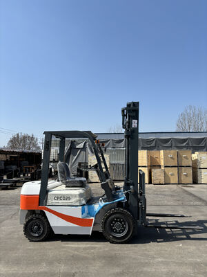 China Factory Price Diesel Forklift Truck 1.5T-3.5T with Original Japan ISUZU Engine