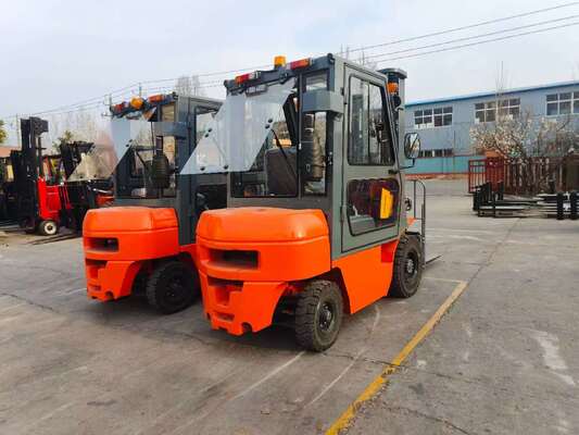 kaufen China Hersteller Neuer Diesel 1.5T-3.5T Gabelstapler mit optionalen Anbaugeräten online manufacture
