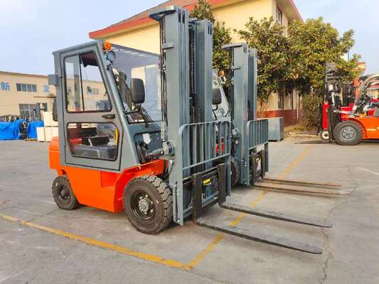 Buy China New Forklift Lift Truck High Quality 1.5Ton-3.5Ton with Container Mast online manufacture